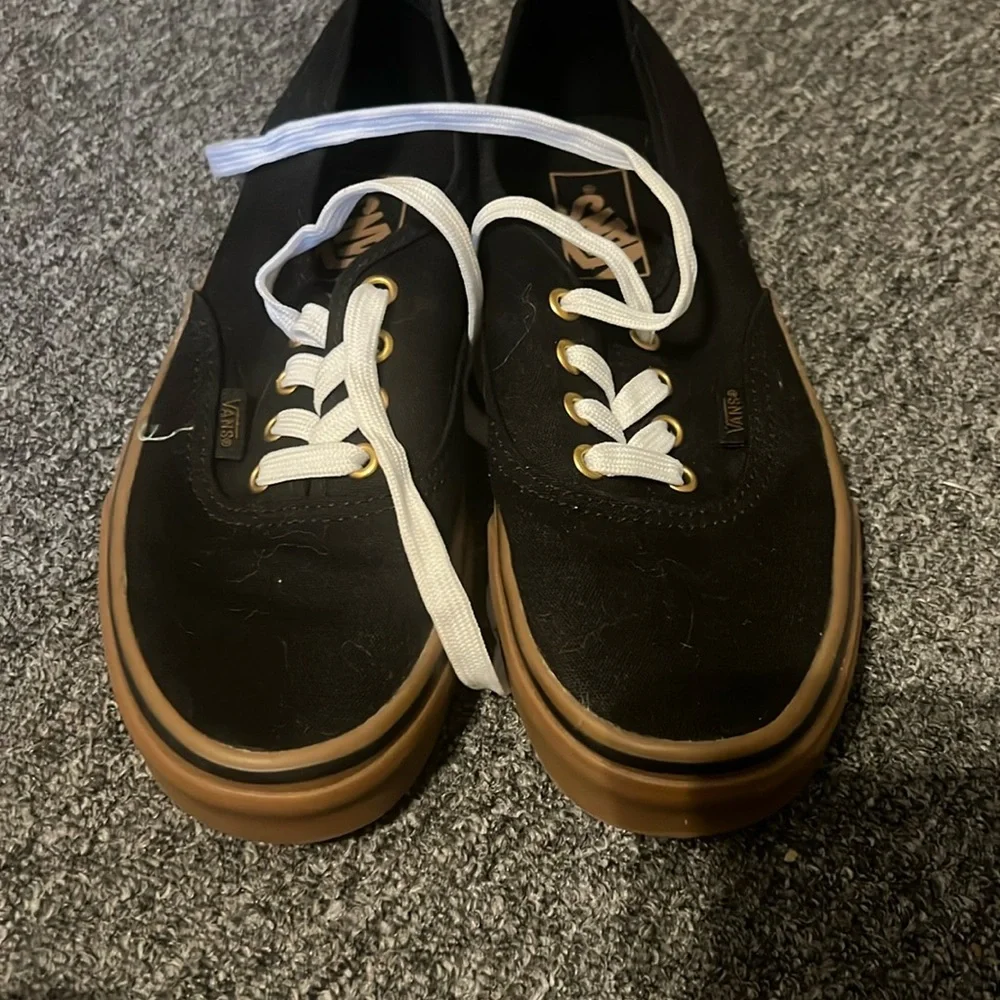 Vans - Picture 1 of 6